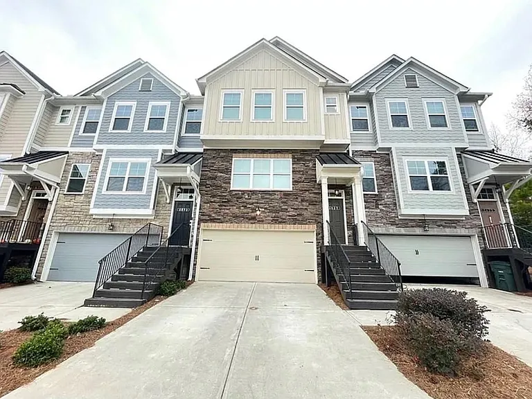 2623 Hedgeway Cir — Photo 1