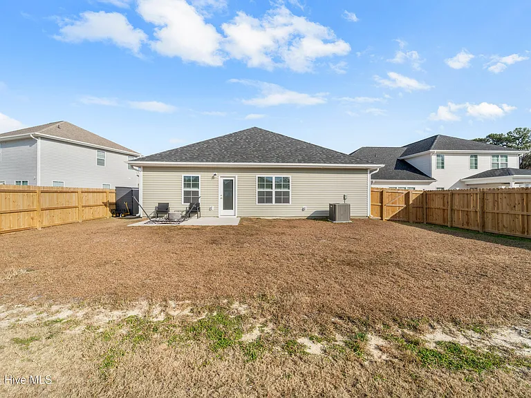 1003 Manhatten Ct — Photo 18
