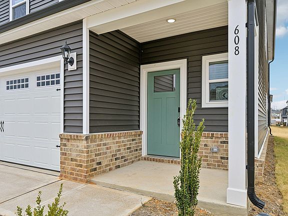 5th image of 608 Red River Dr