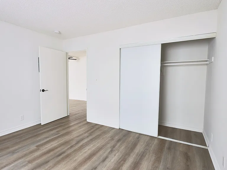 2928 Leeward Ave — Photo 7