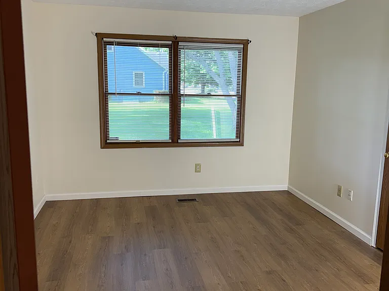 240 Locust View Way — Photo 3