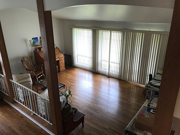 4th image of 900 Greenwood Ave