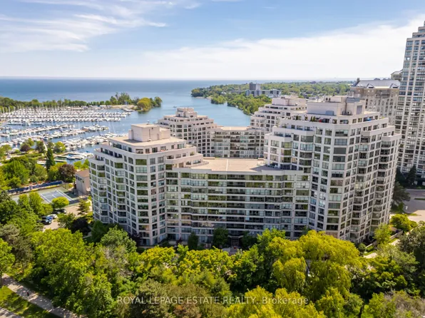 2261 Lake Shore Blvd W #108, Toronto, ON M8V 3X1