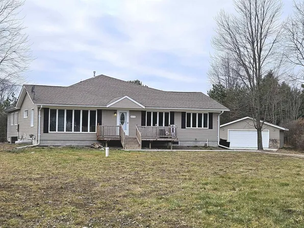 4375 Valencia Dr, Capac, MI 48014