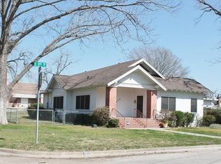302 E 9th St, Cameron, TX 76520