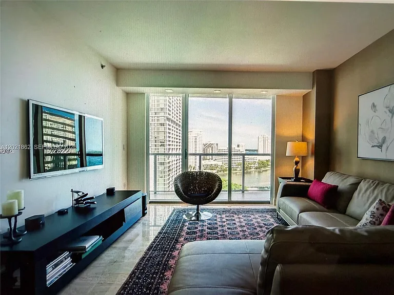 500 Brickell Ave #1600 — Photo 4