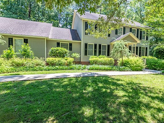 2nd image of 828 Forest Hill Dr