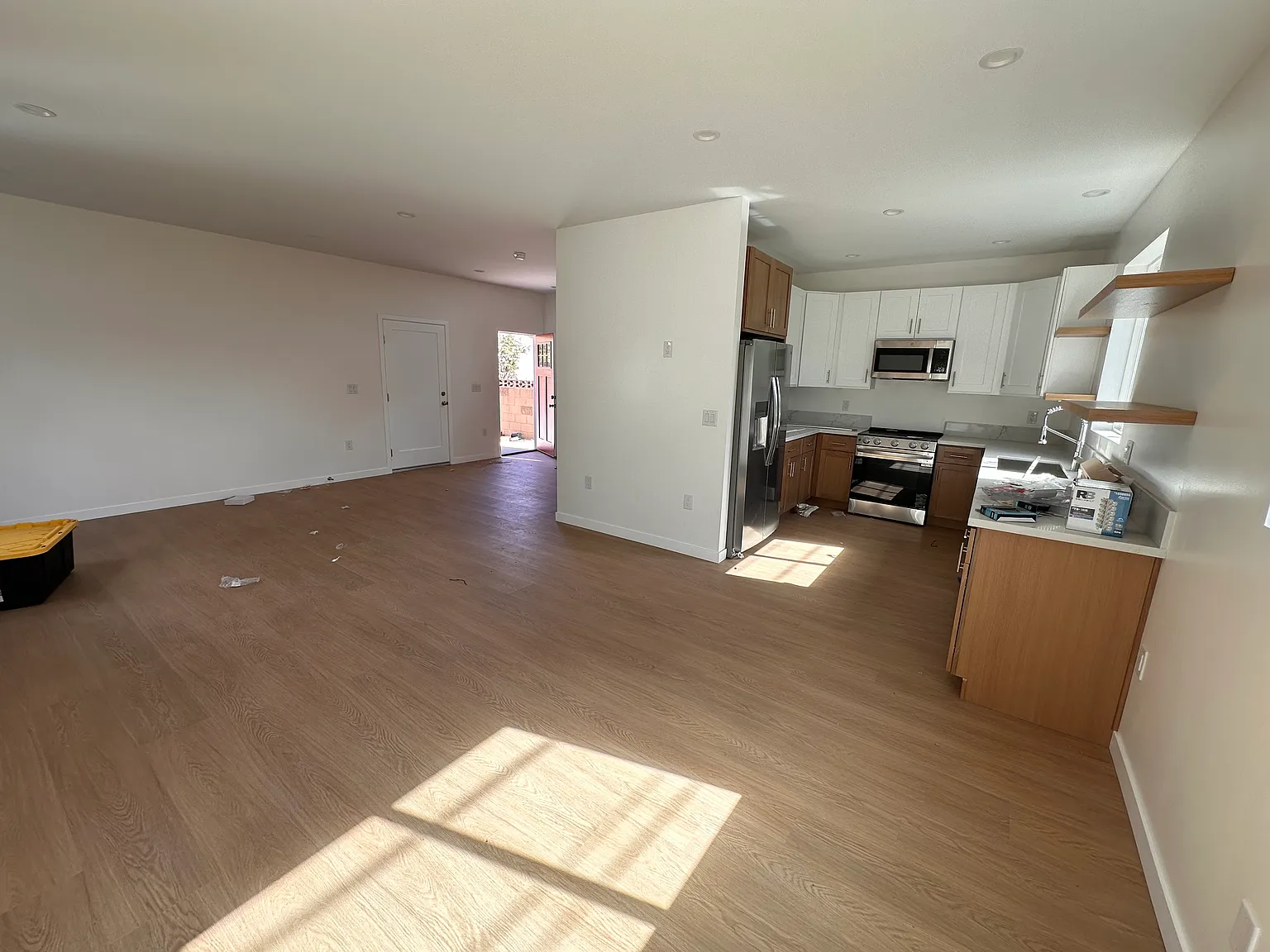 3 bed, 2.5 bath, 1260 sqft, $3,999 — Photo 3