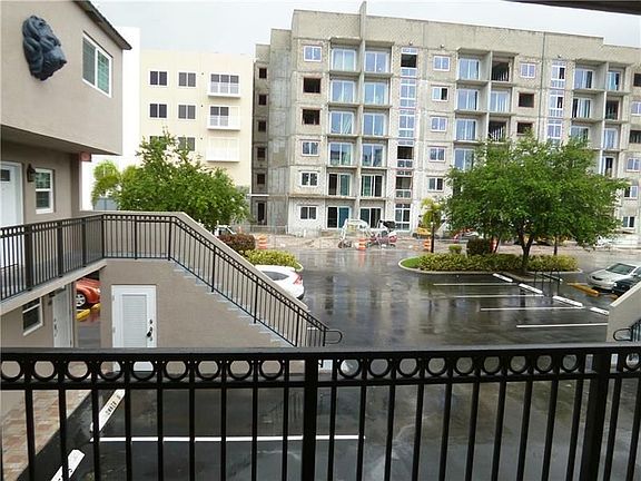 2nd image of 633 NE 2nd Ave APT 14