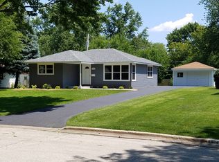 2902 South Ct, Rolling Meadows, IL 60008