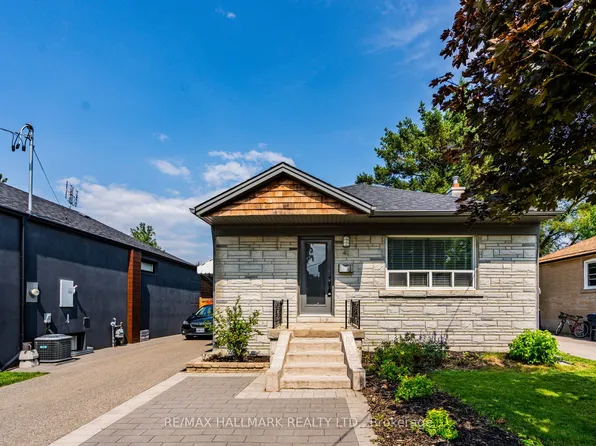 41 Treeview Dr, Toronto, ON M8W 4C1
