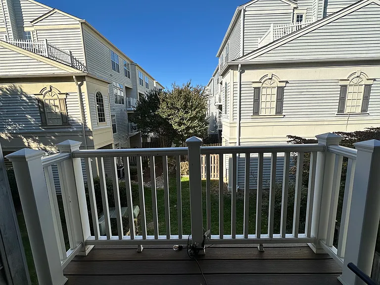 1813 Kenwood Ave — Photo 14
