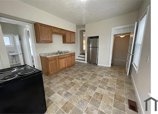 5 bed, 1709 sqft, $2,000 — Photo 3
