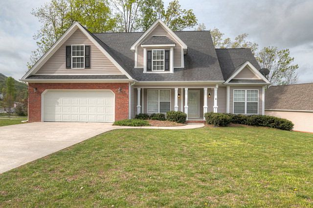 1st image of 352 Blue Heron Dr