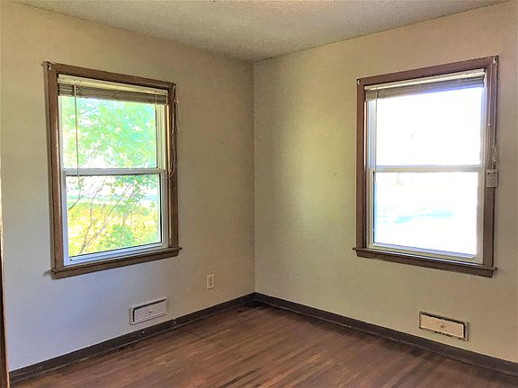 5th image of 810 E Main St #1