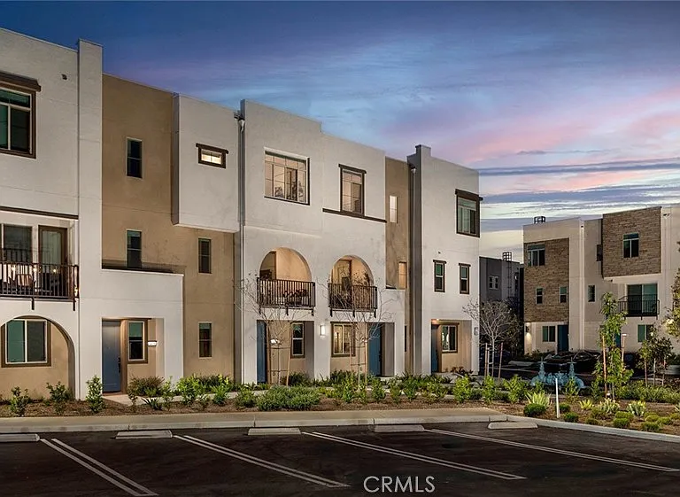 1591 W Vista Way — Photo 1