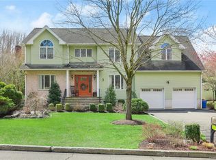 3 Country Club Ln, Pleasantville, NY 10570