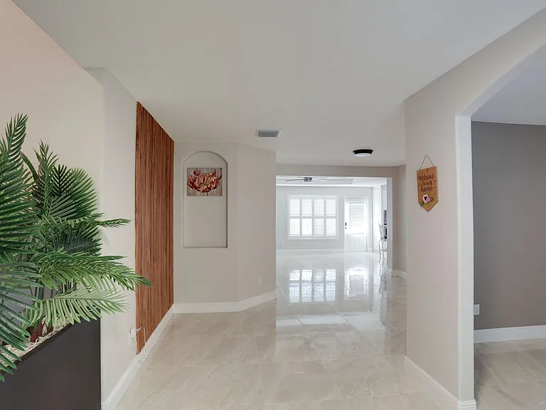 633 Spring Oaks Blvd — Photo 4