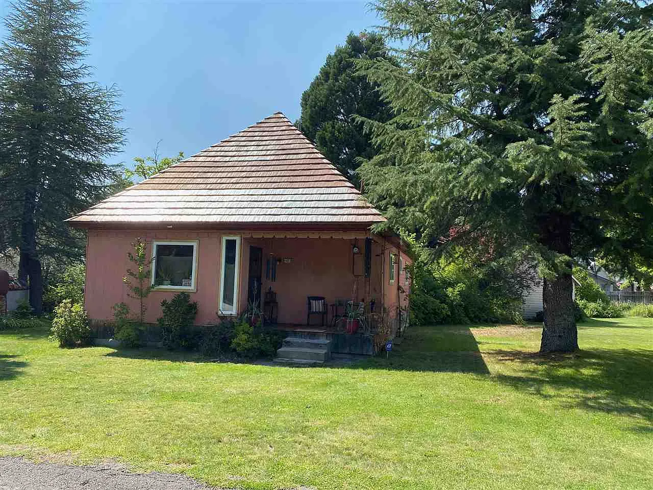 421 Grove St photo 1
