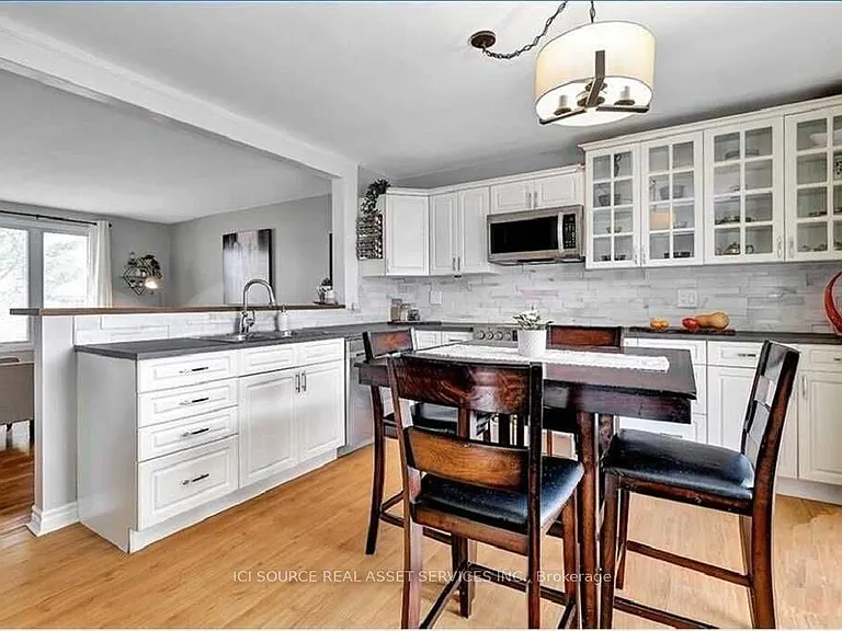29 Uxbridge Cres — Photo 8