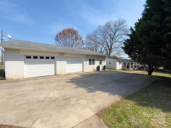 2nd image of 2594 Baker Cir