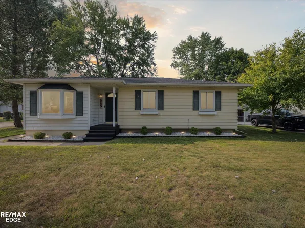 206 Thomas St, Holly, MI 48442