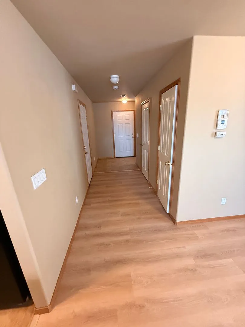 Bright, Open Living In The Heart Of Redmond!! — Photo 4