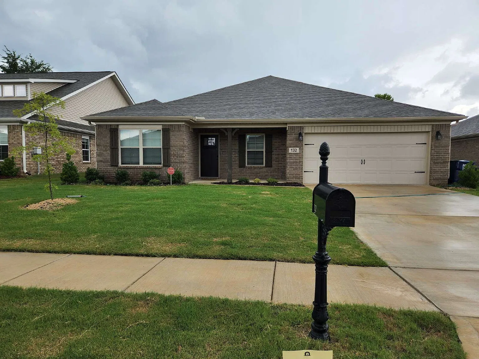 4 bed, 2.0 bath, 1748 sqft, $1,899 — Photo 2