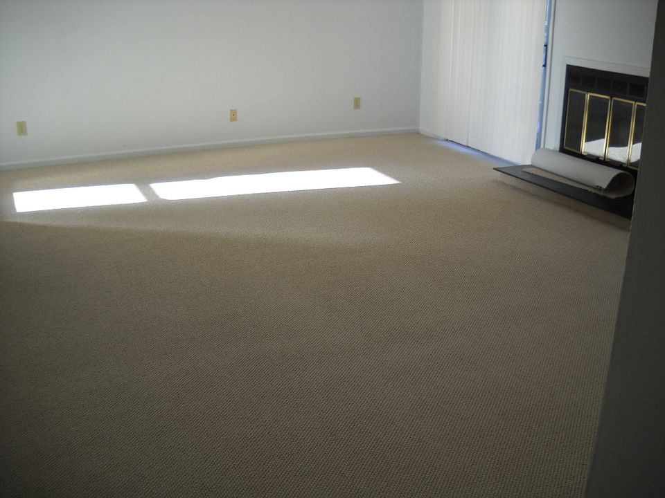 1st image of 1427 Lake Geneve Dr