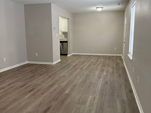 4th image of 4249 Village Bend Dr
