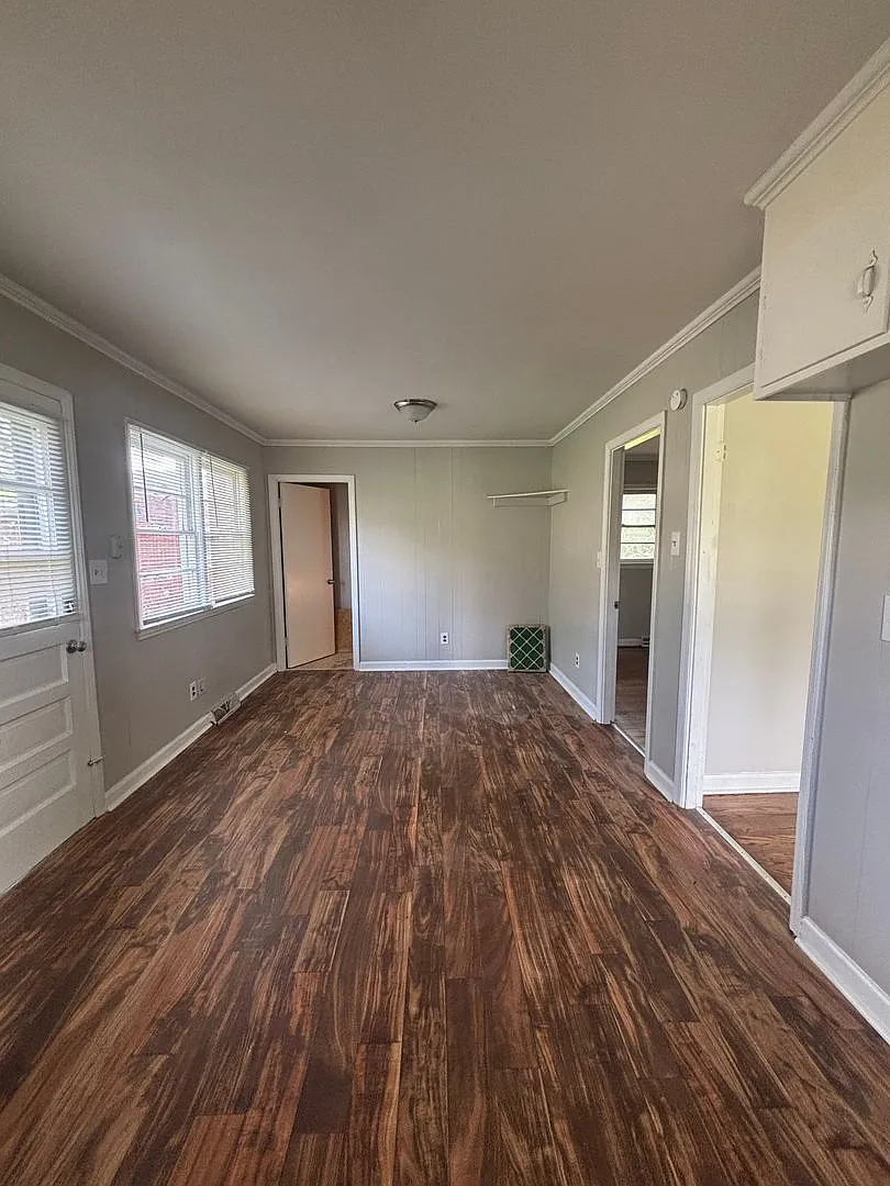 Spacious 3 bedroom home! (500.00 off first Full Months Rent ) — Photo 4