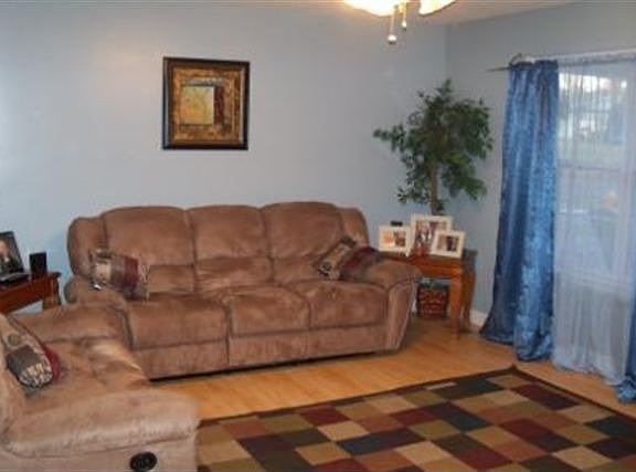 3rd image of 626 Brooklawn Trl SE