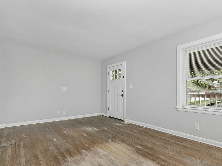 1533 Cardington Rd — Photo 4