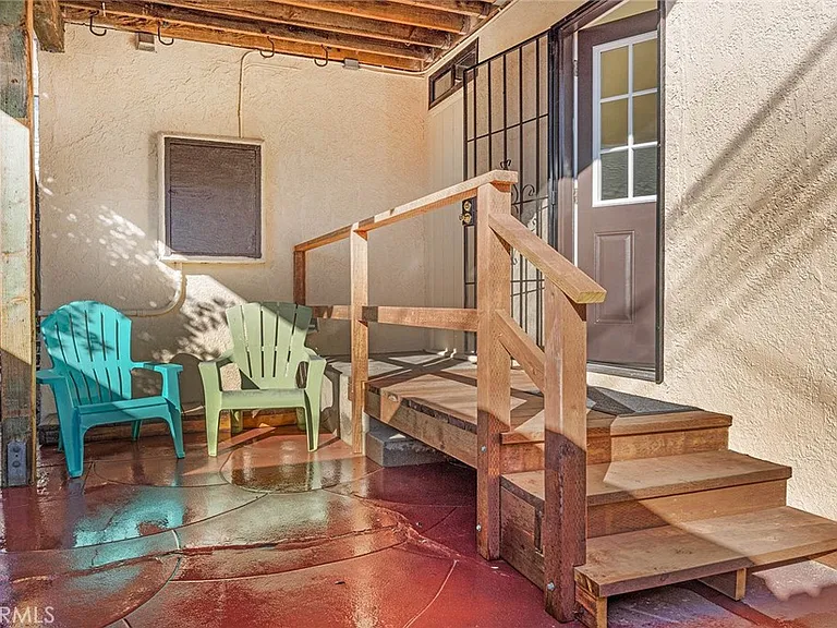 429 Olive Ave — Photo 24