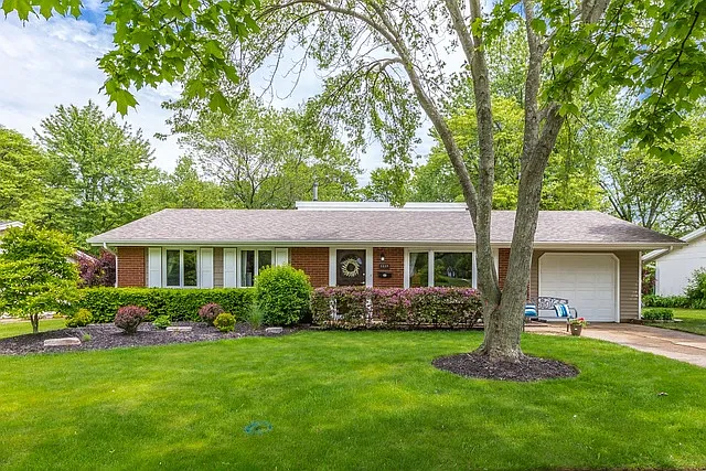 1117 Country Club Ln photo 1