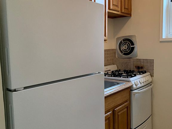 2nd image of 100 Hamlin Pl #1A