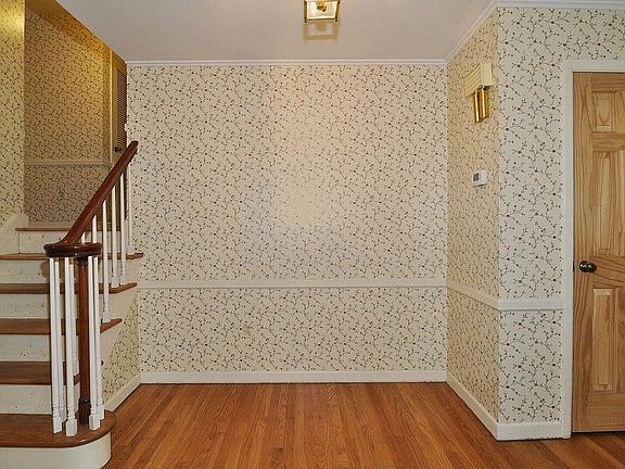 4th image of 71 Stratton Ave