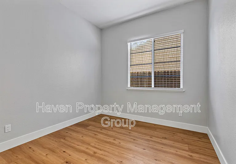 1659 Whispering Wind Dr — Photo 10