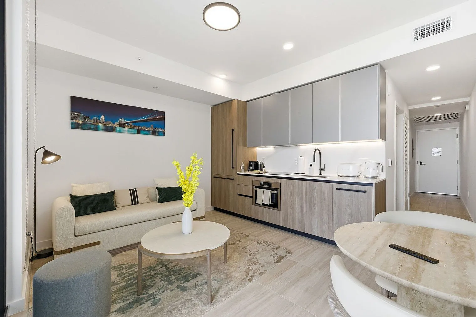 1 bed, 1.0 bath, 548 sqft, $2,911 — Photo 4