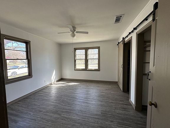 5th image of 216 Oak St