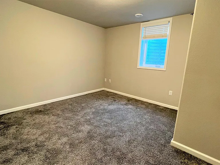 800 Cathy Dr W — Photo 24