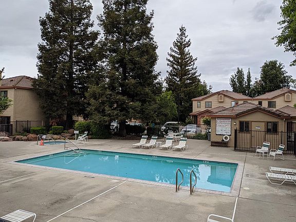 5th image of 2250 Scarborough Dr APT 42