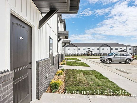 2nd image of 1303 Parkview Dr #1303