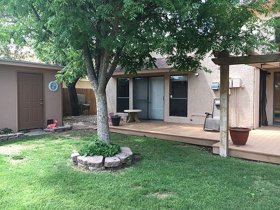 2nd image of 702 Garden Pl