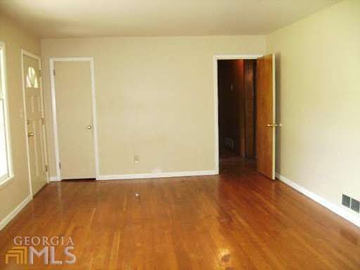2nd image of 1377 Valley Lake Dr