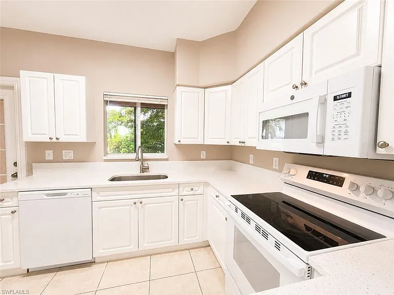 4172 Castilla Cir #201 — Photo 8