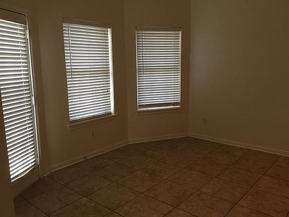 4th image of 1603 Oak Place Ct
