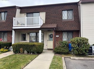 100 Cambridge Drive, Copiague, NY