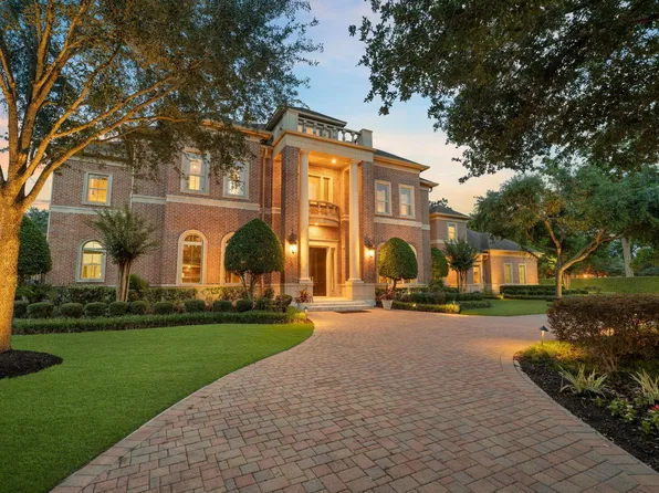 16 Grand Mnr, Sugar Land, TX 77479