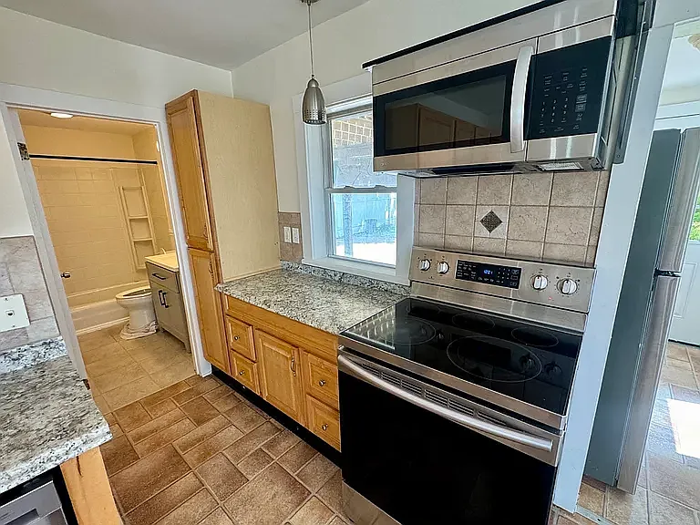 3 bed, 1200 sqft, $3,200 — Photo 3